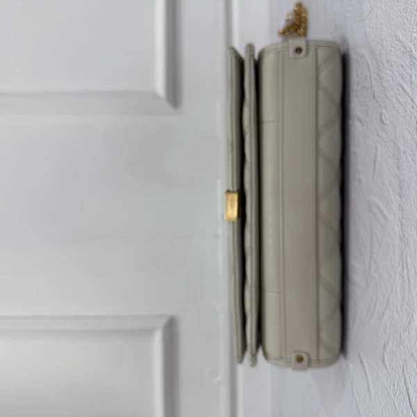 생로랑 플랩백 아이보리 복원염색 - 명품수선신사